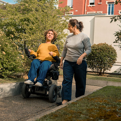 Personne handicapée en fauteuil roulant