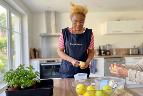 Aide au repas à domicile pour personne âgée