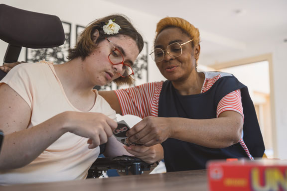 Aide relationnelle et sociale à domicile pour personne âgée