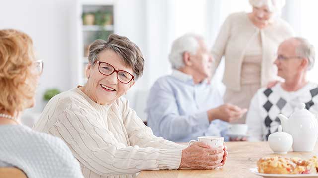 Aide relationnelle et sociale à domicile pour personne âgée